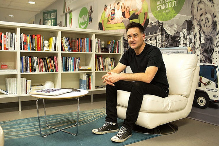 Nhìn thấy bạn bè theo con đường học hành, 2 năm sau khi thành lập cơ sở thu dọn rác, vừa điều hành việc kinh doanh, Scudamore tiếp tục học và vào đại học để lấy bằng về kinh doanh.