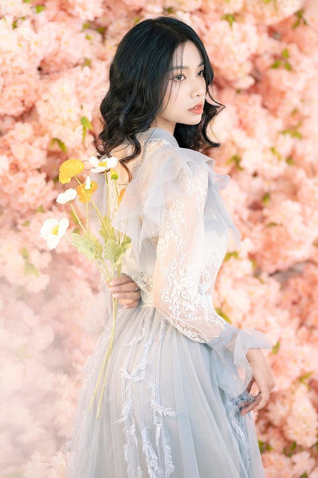 Và sắp tới trong tương lai, Thu Hường dự định, song song với công việc học và làm mẫu ảnh, stylist, cô bạn sẽ thử sức thêm ở một ngành nghề nữa, đó là trở thành một photographer. Vì Hường cho biết, cô bạn đang có rất nhiều ý tưởng về các concept hay mà bản thân muốn tự tay thực hiện nó. Hy vọng mọi người sẽ cùng chờ đợi và đón nhận những sản phẩm sắp tới của Thu Hường!