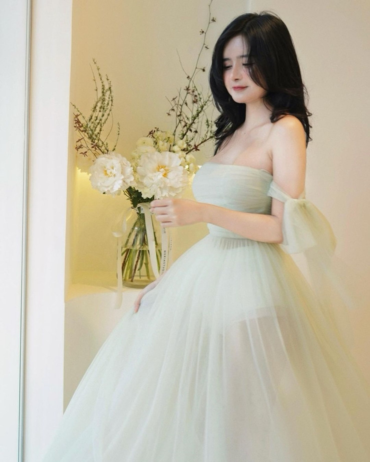 Bên cạnh công việc kinh doanh mỹ phẩm, An Dâu còn kinh doanh thời trang với shop bán online.