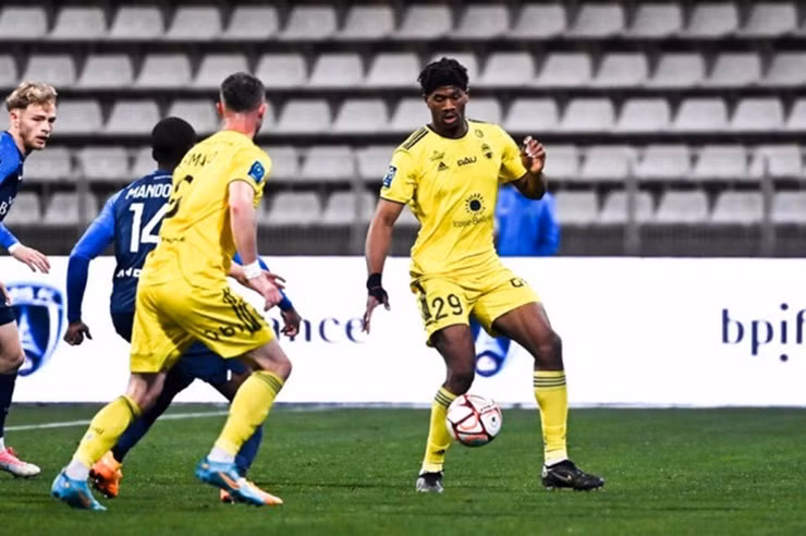 Trong những năm 2000, ông Bernard Laporte-Fray chuyển sang quản lý hai viện dưỡng lão là Beau Manoir ở Uzos và Les Chênes ở Artix.