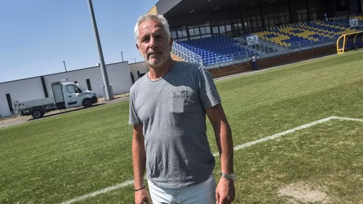 Năm 2001, ông Bernard Laporte-Fray và Giám đốc thể thao Richard Allenda bị kết án tù treo vì tàng trữ ma túy.