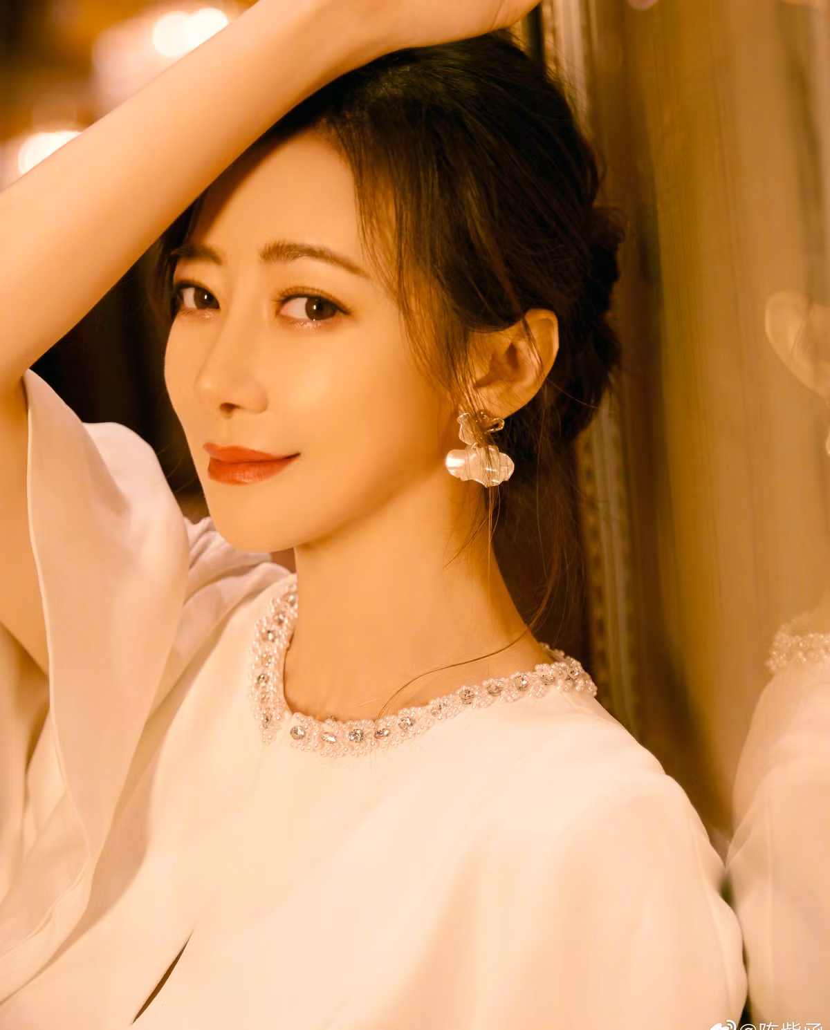 Nữ diễn viên sinh năm 1975, có thân hình gợi cảm và khả năng diễn xuất tốt. Trần Tử Hàm có nhiều vai diễn ghi dấu ấn như Hoàng hậu Lữ Trí trong Thần thoại, Quách Phù trong Thần điêu đại hiệp 2006, tuy nhiên, cô không thể bật lên để đóng nữ chính. Cô đóng nhiều vai phụ, thậm chí còn lấn lướt nữ chính vì vậy thậm chí được mệnh danh "nữ hoàng vai phụ".