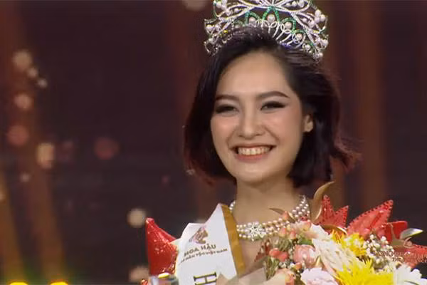 Nong Thuy Hang dang quang Hoa hau cac Dan toc Viet Nam 2022-Hinh-2