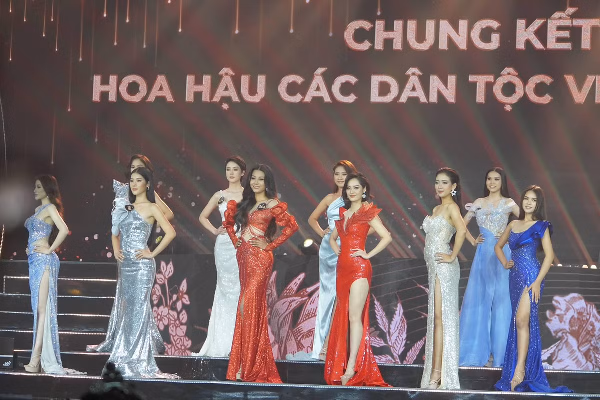 Nong Thuy Hang dang quang Hoa hau cac Dan toc Viet Nam 2022-Hinh-23