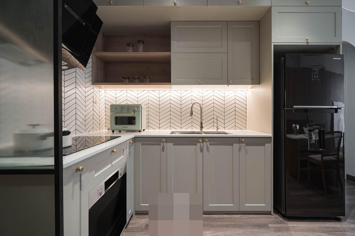 Tổng thể căn hộ sử dụng tone màu beige sáng Hàn Quốc, với nhiều đường cong mềm mại phối hợp với nhau như bàn trà, bàn ăn, ghế ăn...