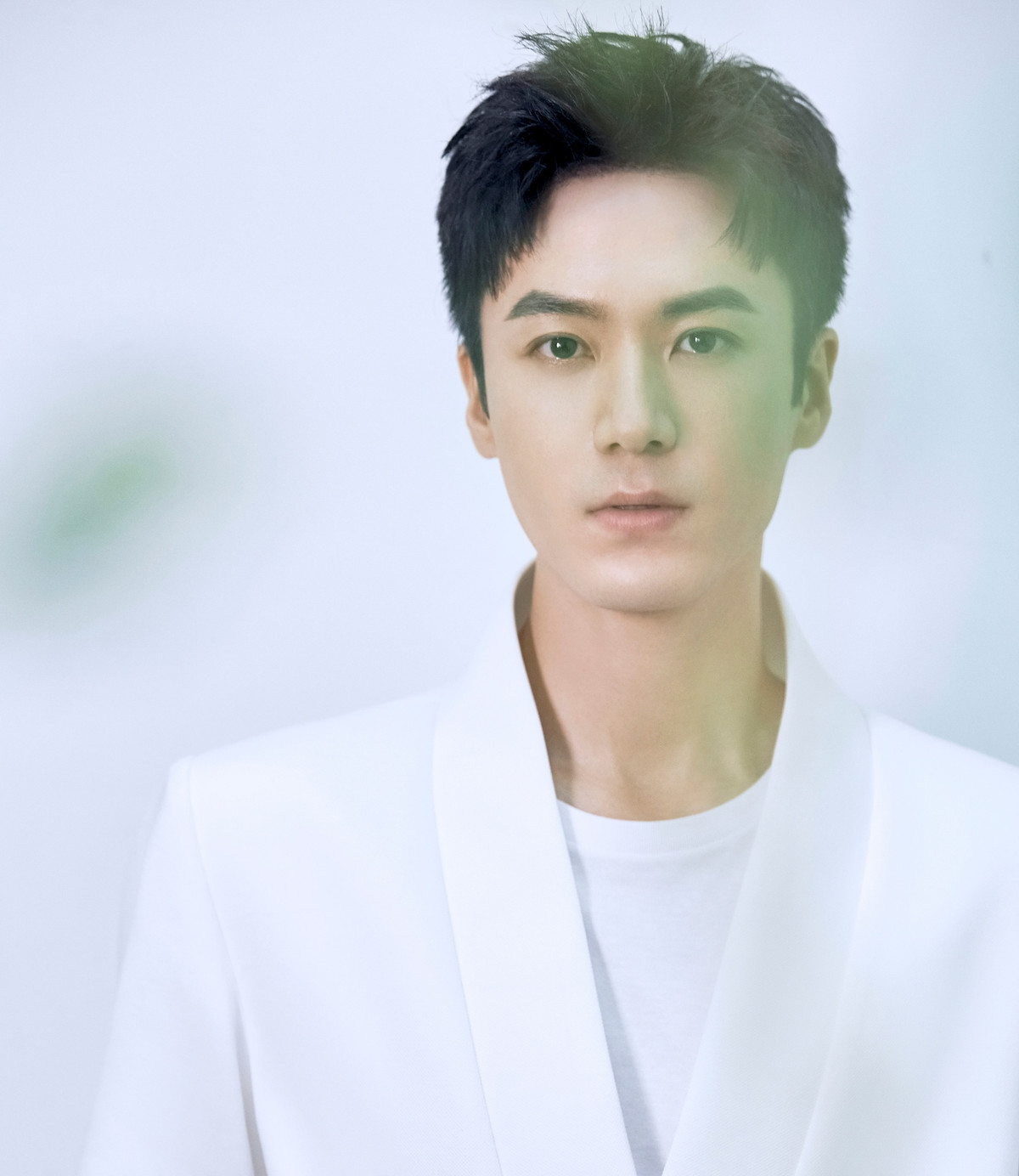 Mao Tử Tuấn sinh năm 1986, từng tham gia các phim Cung tỏa tâm ngọc, Khuynh thế hoàng phi, Đại nha hoàn, Hạo Lan truyện, Tru Tiên Thanh Vân Chí, Đại Đường vinh diệu, Thiên Kê Chi Bạch Xà truyền thuyết, Mỹ nhân tâm kế, Thiếu niên tứ đại danh bổ.