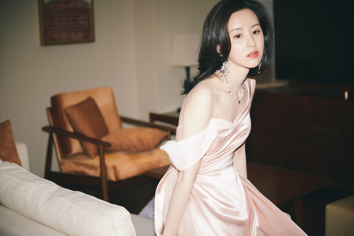 Nữ diễn viên bắt đầu bước chân vào giới giải trí nhờ bộ phim Tai trái do Tô Hữu Bằng làm đạo diễn. Trần Đô Linh không học chuyên về diễn xuất nhưng gây ấn tượng nhờ vẻ đẹp trong trẻo. Mới đây, cô được yêu thích nhờ phim Cảnh đẹp ngày vui biết bao giờ .