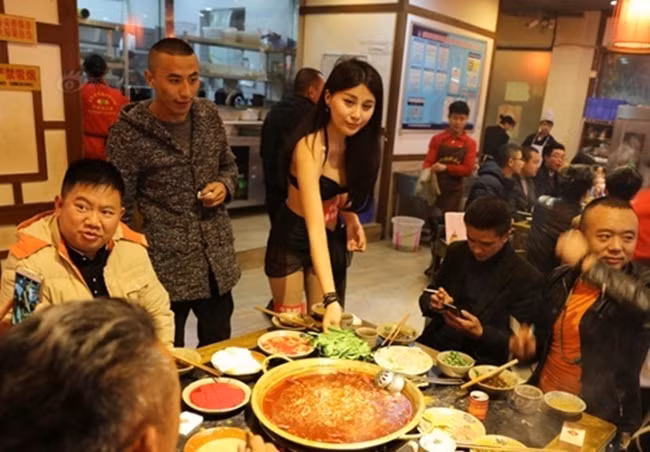 Tuy nhiên, để xóa bỏ những chiếc bộ áo tắm trong hoàn cảnh này không phải dễ.