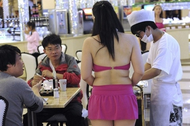 Mặc dù hiện tại người ta đã nghĩ ra cách giúp áo tắm được mặc trong nhiều hoàn cảnh.