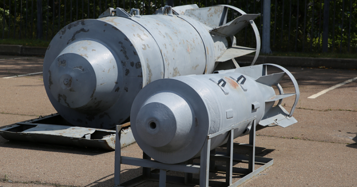 Mỗi quả bom chứa 1.200 kg thuốc nổ mạnh. Theo Avia.