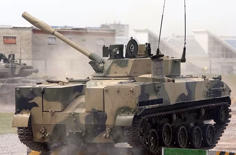 BMD-4M được thiết kế dựa trên khung bệ mới so với BMD-4, trang bị động cơ diesel mạnh mẽ UTD-29 500 mã lực tương đương với xe chiến đấu lục quân BMP-3, cải tiến hệ thống treo cho tốc độ tối đa 70km/h trên đường bằng, 10km/h khi lội nước.