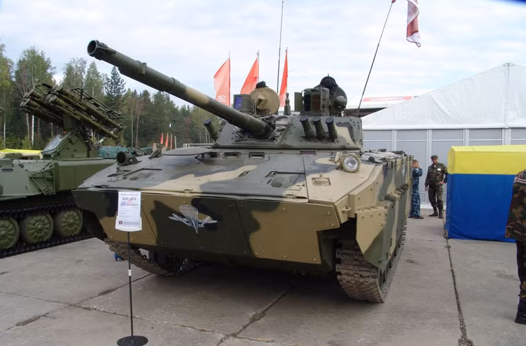 Xe chiến đấu đổ bộ đường không BMD-4M là biến thể cải tiến dựa trên mẫu BMD-4 (sử dụng khung bệ cơ sở mới và một số cải tiến khác), được trình làng lần đầu vào năm 2008. Đã có những “lời bàn ra tán vào” của các tướng lĩnh Nga về việc BMD-4M có thể không được biên chế, tuy nhiên cuối cùng nó đã được bàn giao cho các đơn vị chiến đấu.