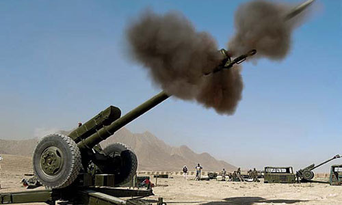 Lựu pháo D30 122mm khai hỏa.