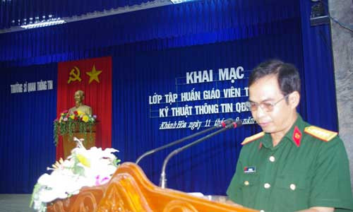 Thiếu tướng Nguyễn Hoàng Tuyến phát biểu.