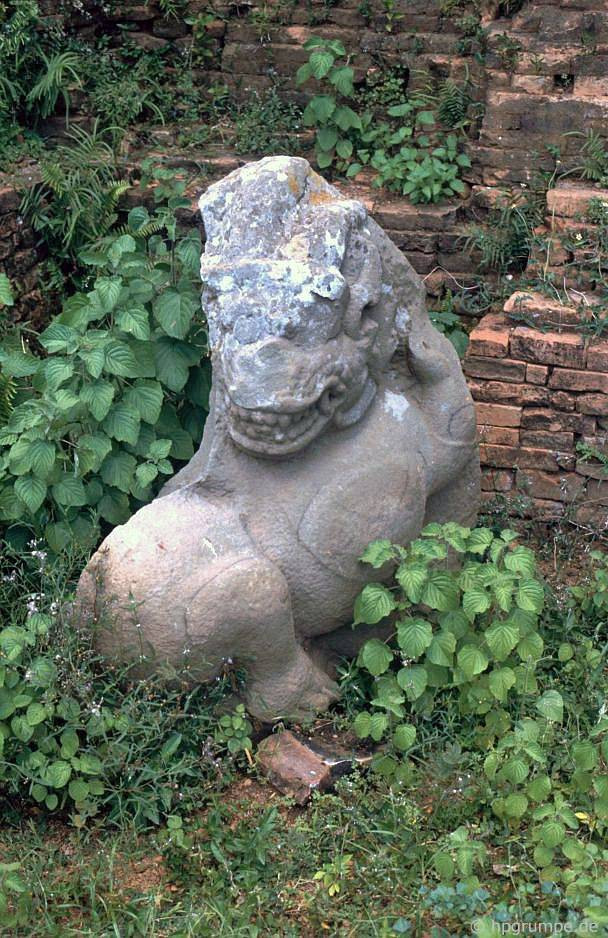 Vào cuối năm 2023, Ủy ban nhân dân tỉnh Quảng Nam đã ban hành quyết định phê duyệt chủ trương đầu tư dự án Bảo tồn, tu bổ, phục hồi và phát huy giá trị di tích tháp Chăm Chiên Đàn với tổng mức đầu tư gần 17 tỷ đồng. Ảnh: Hpgrumpe.de.