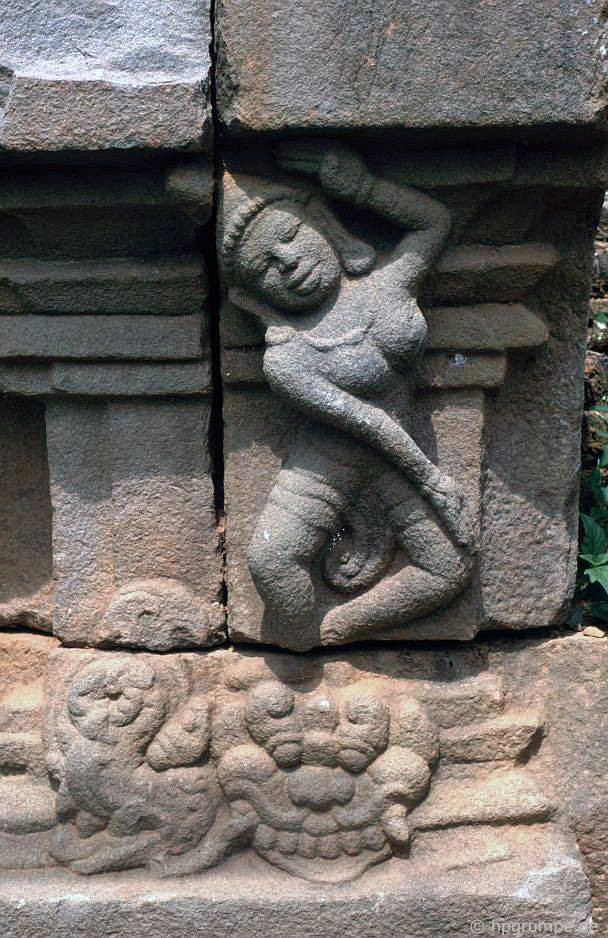 Các nhà sử học cho rằng, tháp được xây dựng vào cuối thế kỷ 10 đến đầu thế kỷ 11, trong thời kỳ Champa chuyển kinh đô từ Quảng Nam về Bình Định, dưới thời vua Yan Pu Ku Vijaya. Ảnh: Hpgrumpe.de.