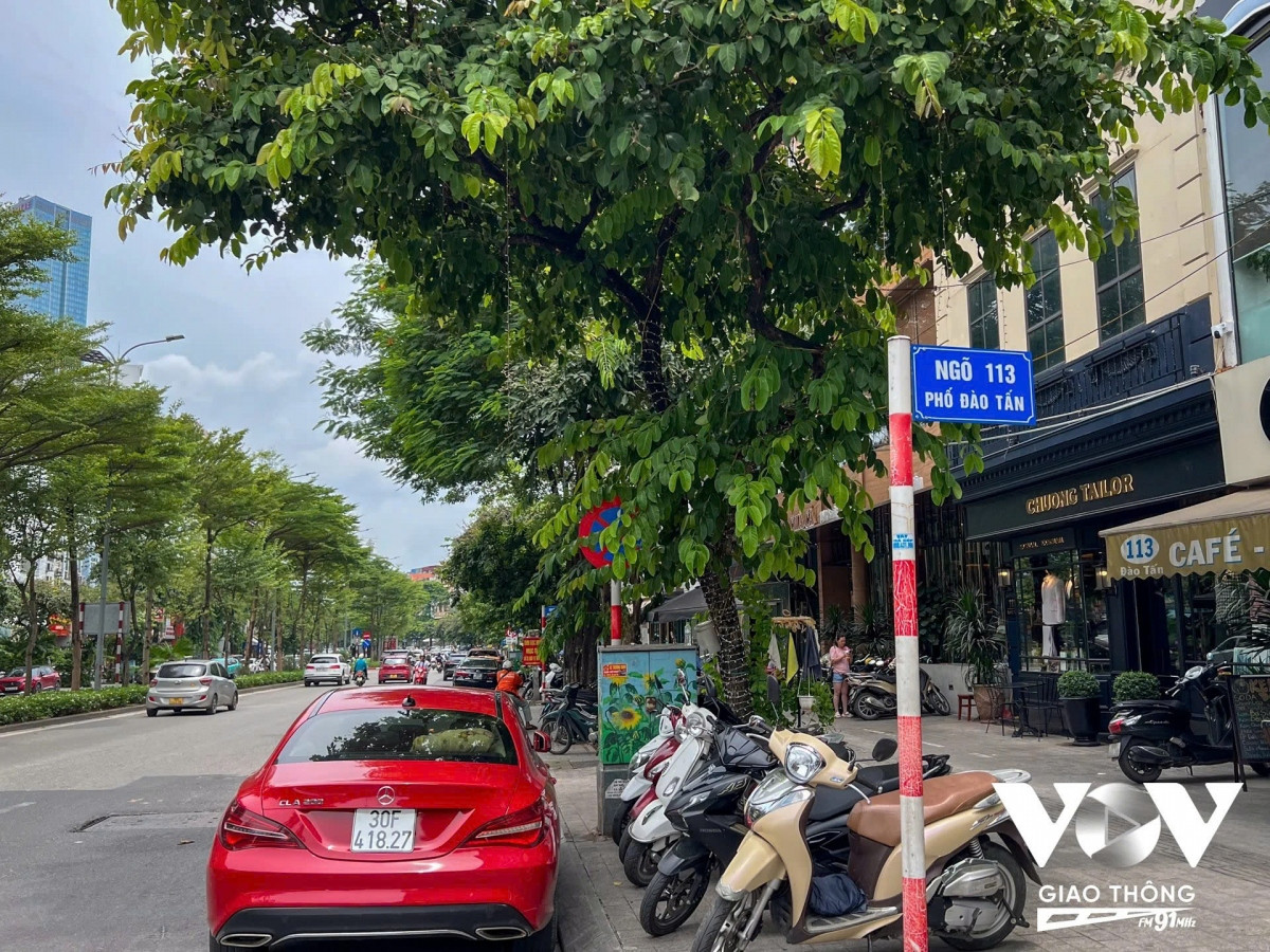 Nhiều người thắc mắc cắm biển báo như này thì liệu có còn giá trị?