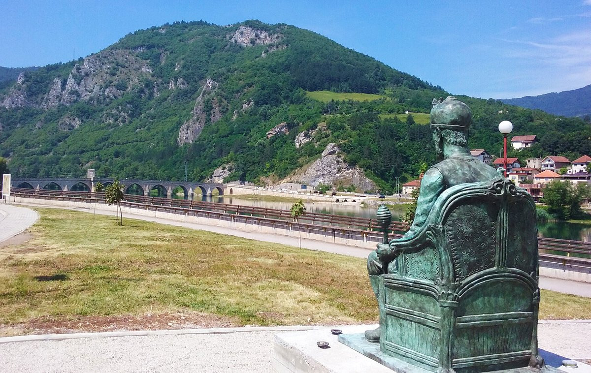 Cây cầu này được xây dựng và hoàn thành năm 1577 theo lệnh của đại tể tướng Mehmed Pasa Sokolovic - người được coi là nhà cai trị thực sự của Ottoman những năm 1565–1579 - và được đặt tên theo nhân vật lịch sử này. Ảnh: Tripadvisor.