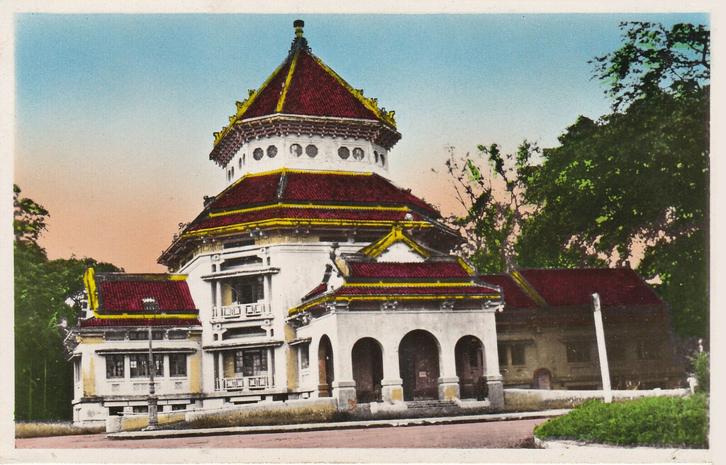 Kiến trúc theo phong cách Đông Dương là những công trình có cấu trúc mặt bằng, hình khối hoàn toàn theo kiểu Pháp thịnh hành lúc bấy giờ, nhưng đã có sự tìm tòi, biến đổi về mặt không gian và cấu tạo kiến trúc. Ảnh: manhhai / Flickr.