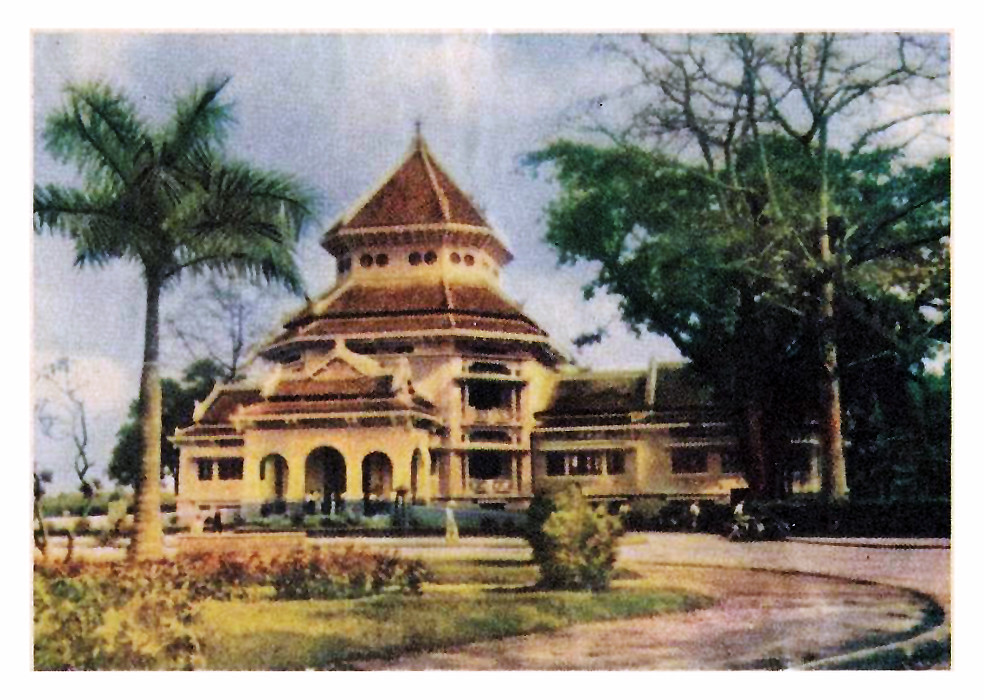 Sau nhiều thăng trầm của lịch sử, tòa nhà của Bảo tàng Louis Finot vẫn được bảo tồn khá nguyên vẹn. Ảnh: manhhai / Flickr.