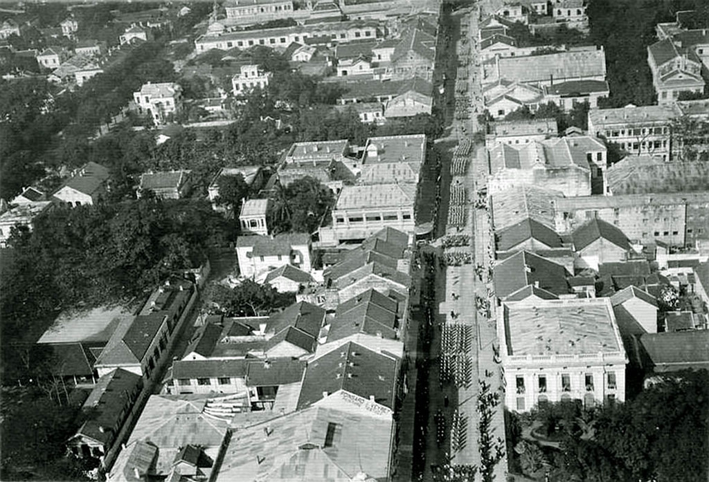 Phố Paul Bert, nay là phố Tràng Tiền.