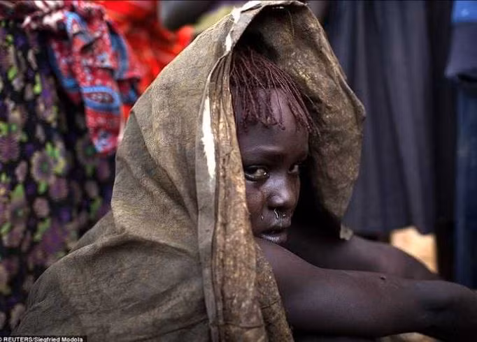 Kham pha bo lac cac co gai bi cha me ga con nhu ban