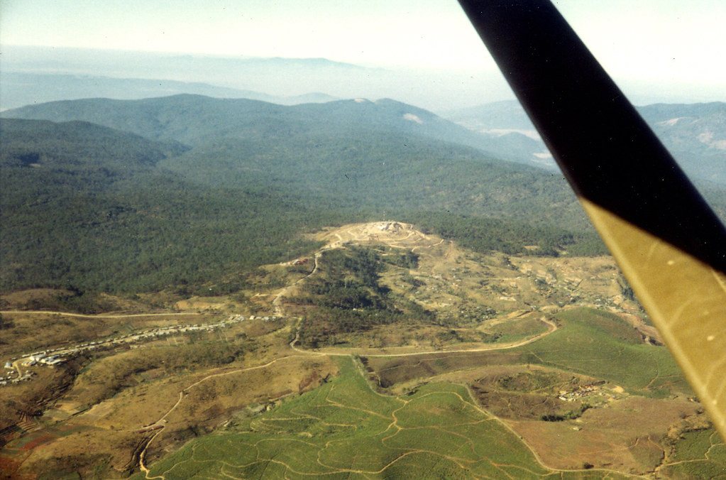 Cảnh quan khu vực xung quanh Trung tâm Truyền tin số 23 của Mỹ. Ảnh: Tom Petersen.