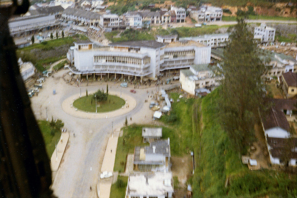 Chợ Đà Lạt 55 năm trước nhìn từ máy bay. Ảnh: Tom Petersen.