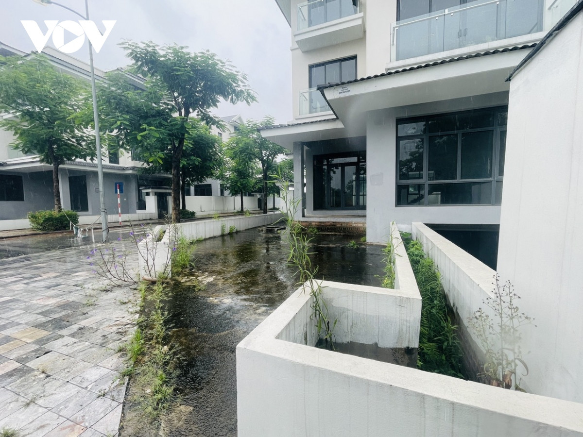 Nhiều căn biệt thự treo biển cho thuê nhưng vẫn trong tình trạng ế ẩm từ nhiều năm nay.