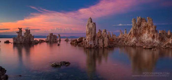 Theo thời gian, lượng mưa tại hồ Mono không theo kịp sự bốc hơi và các khoáng chất trong nước tích tụ lại. Hồ hiện có độ mặn gấp 2,5 lần và độ kiềm gấp 80 lần so với đại dương. Ảnh: Fototripper