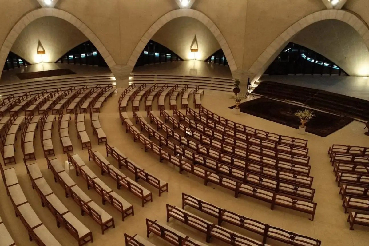 Sự thống nhất thế giới là giai đoạn cuối trong cuộc tiến hóa của nhân loại tới chỗ trưởng thành, và sẽ được thực hiện dựa trên sự nhìn nhận của cá nhân về nguyên lý nhân loại thống nhất này như là nguyên lý tâm linh chủ yếu của đời sống hiện đại. Ảnh: Lotus Temple.