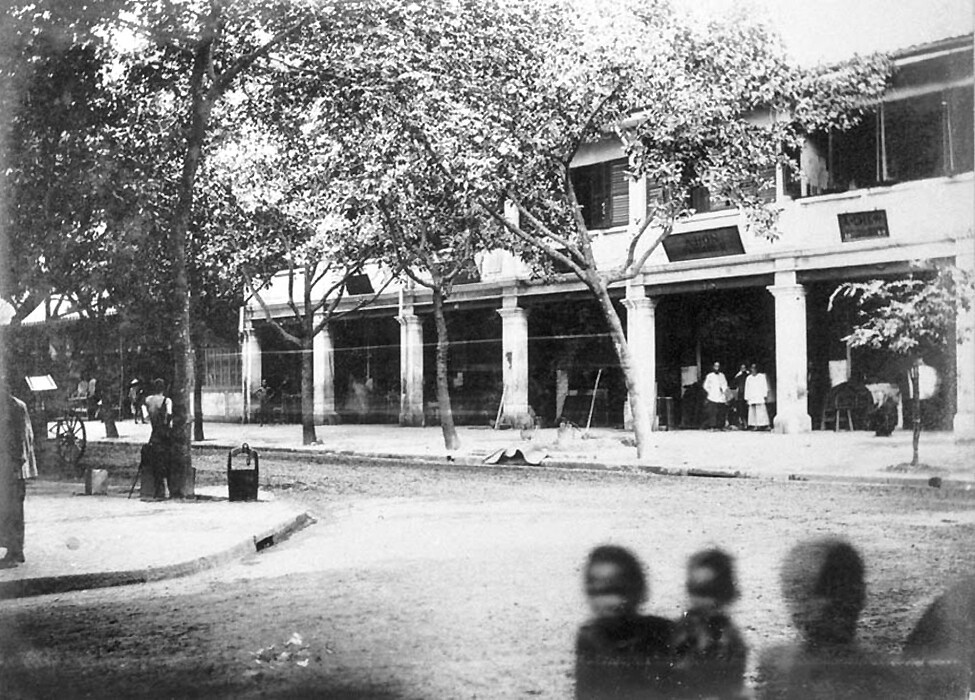  Phố Catinat ở Sài Gòn năm 1890.