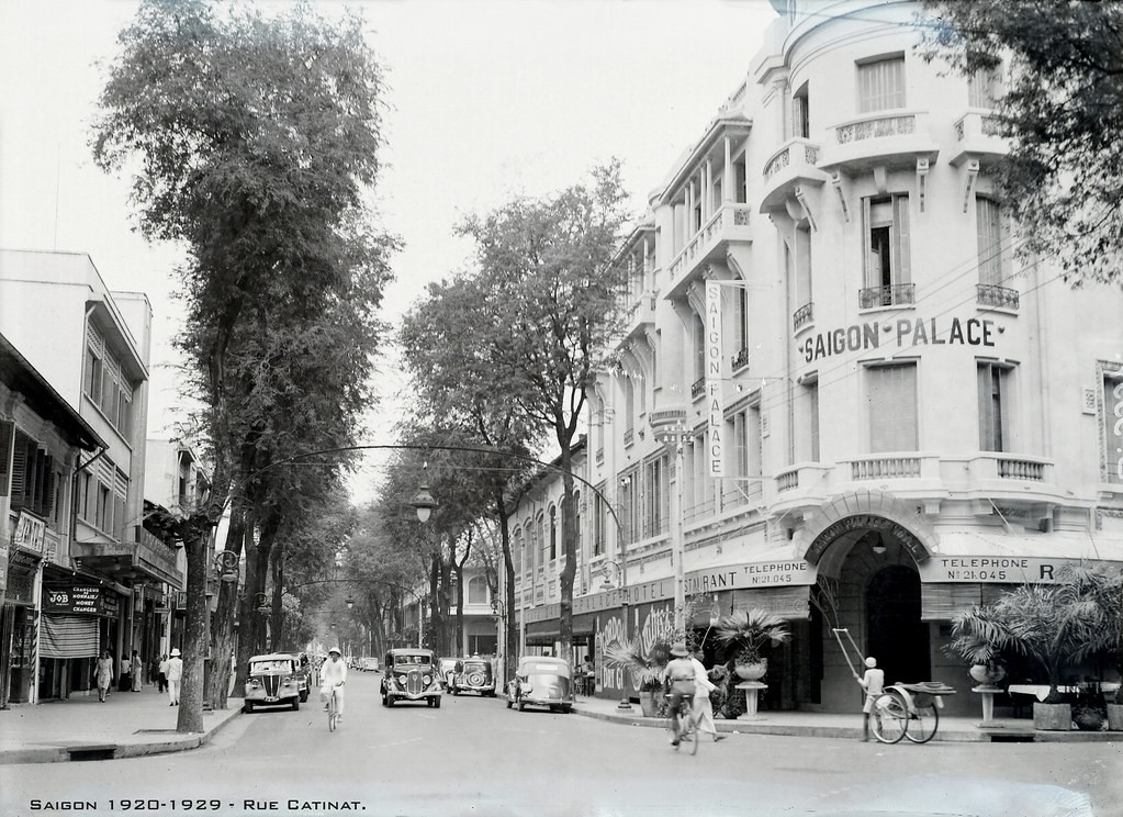 Khách sạn Saigon Palace trên phố Catinat, thập niên 1920.