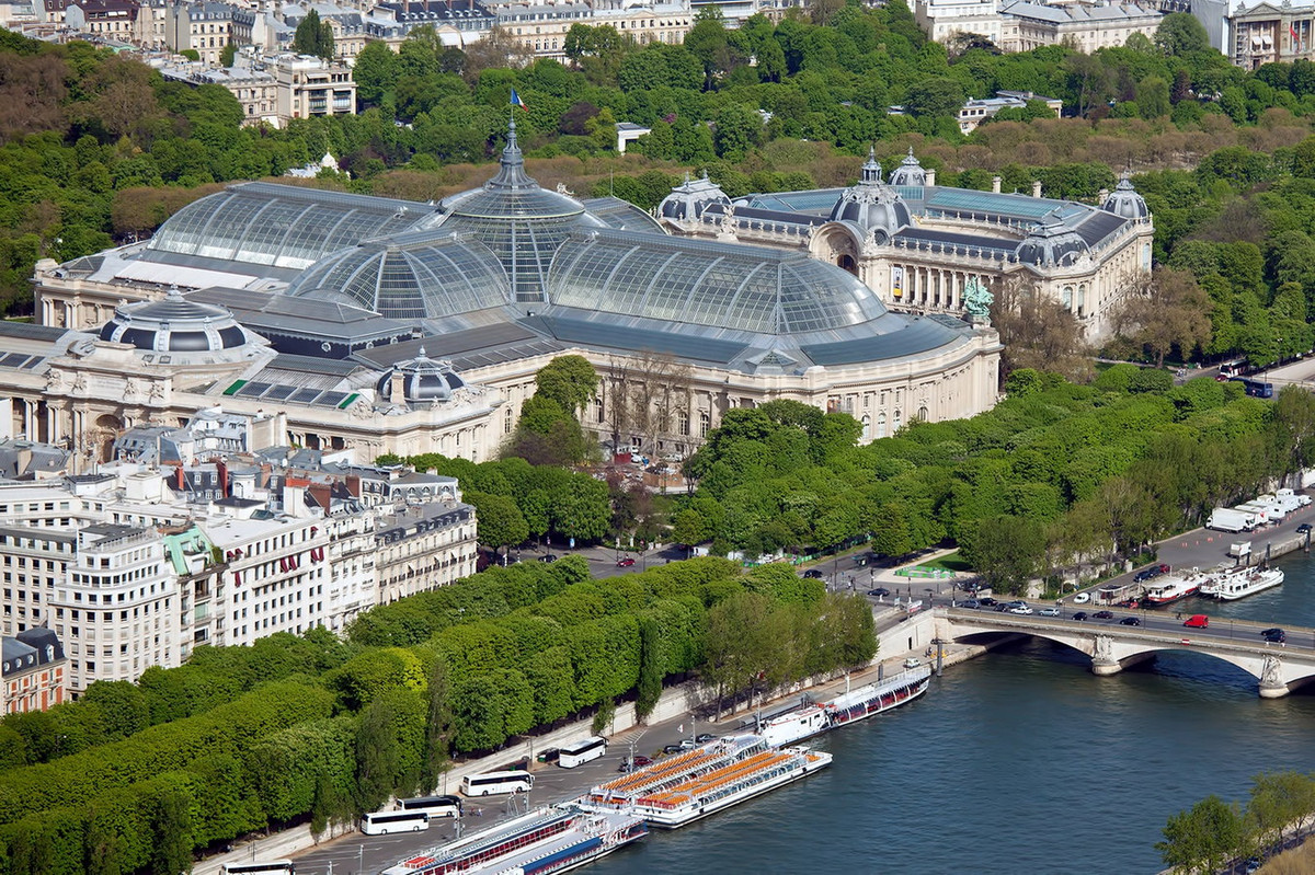 Cung điện lớn (Grand Palais) là một công trình lịch sử, nay là một bảo tàng của Paris, Pháp. Tòa nhà này được xây dựng nhân dịp Hội chợ thế giới 1900 tại Paris, nằm ở điểm giao của đại lộ Champs-Élysées và đại lộ Winston-Churchill, quận 8. Ảnh: Hotels.com.