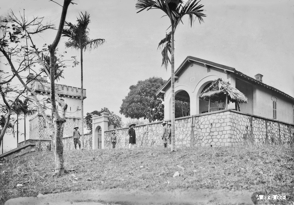 Dinh thự của Tri Châu Định Hóa, tỉnh Thái Nguyên thập niên 1920.