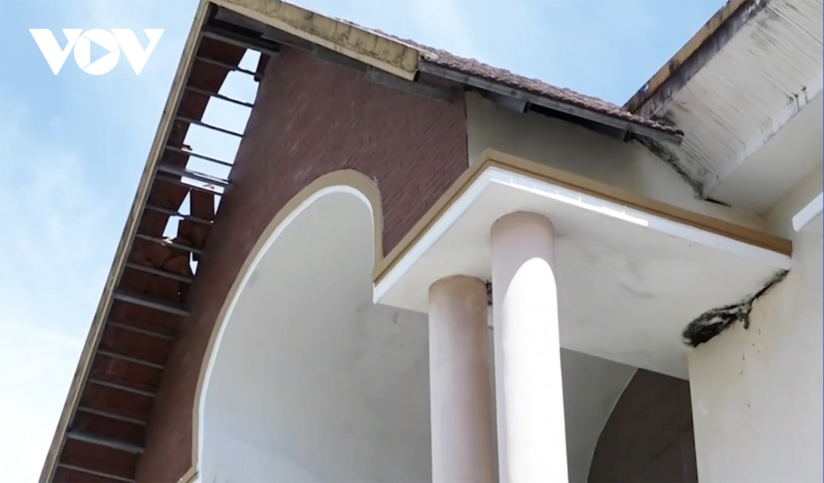 Quảng Ngãi: Nhiều ngôi nhà bị nứt do ảnh hưởng động đất ở Kon Tum - Hình 3 Quang Ngai: Nhieu ngoi nha bi nut do anh huong dong dat o Kon Tum-Hinh-3