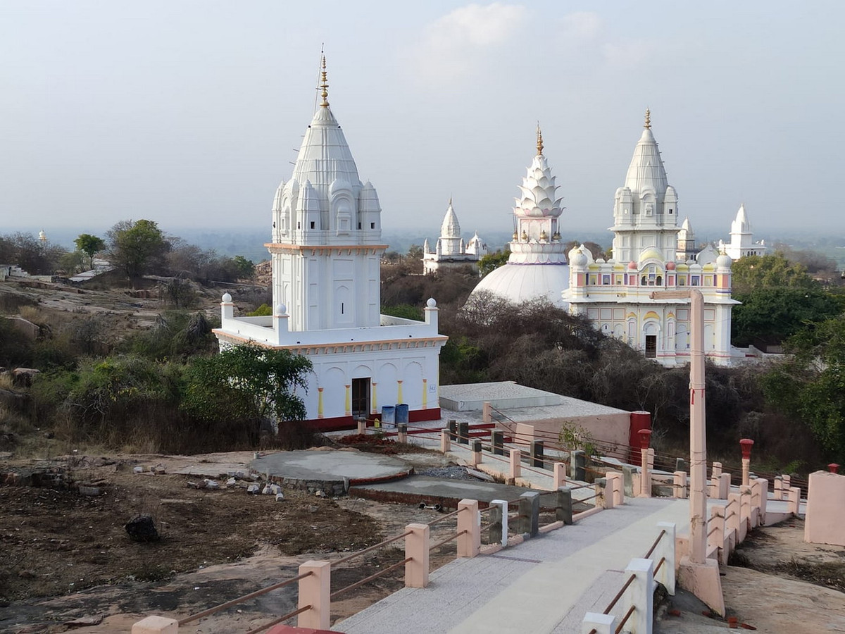 2. Đền Sonagiri là một quần thể đền đài nằm rải rác trên một ngọn đồi của thị trấn Sonagiri, bang Madhya Pradesh, miền Trung Ấn Độ. Ảnh: Indian Tour.