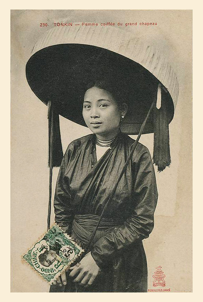 Cô gái xứ Kinh Bắc đội nón quai thao. Ảnh: manhhai / Flickr.