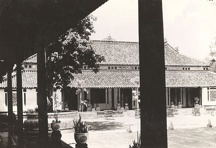 Từ điện Cần Chánh nhìn về nhà Tả vu, Hoàng thành Huế. Ảnh: manhhai / Flickr.