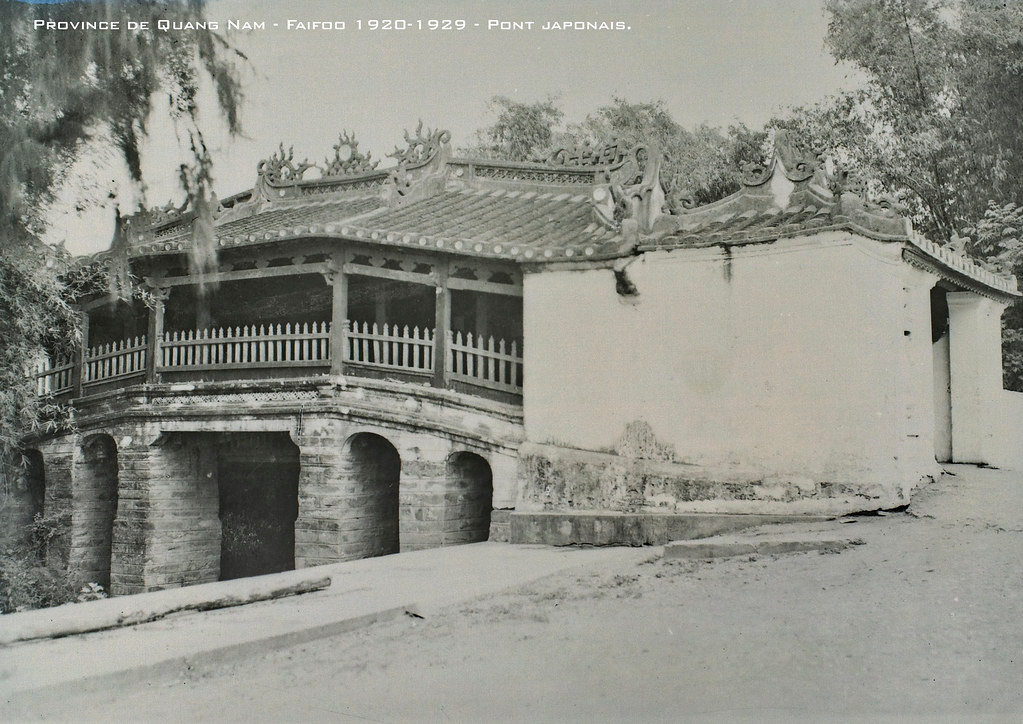 Toàn cảnh Chùa Cầu những năm 1920. Ảnh: Manhhai / Flickr.