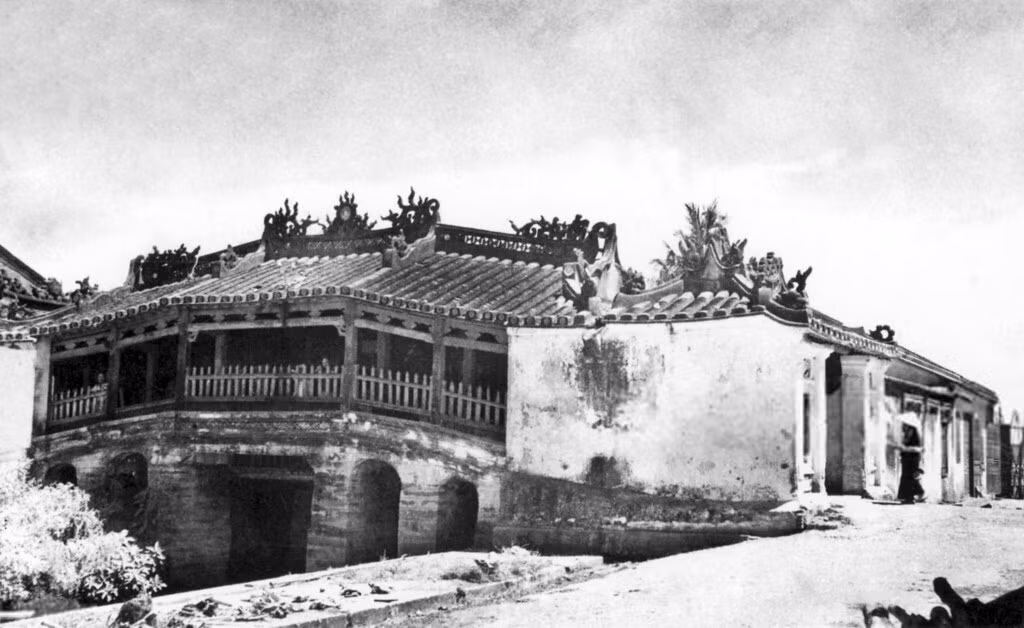 Chùa Cầu Hội An khoảng năm 1950. Ảnh: Manhhai / Flickr.