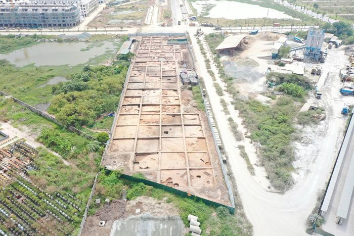 Thời gian vừa qua, Viện Khảo cổ học phối hợp với Bảo tàng Hà Nội, Trường Đại học Khoa học Xã hội và Nhân văn (Đại học Quốc gia Hà Nội) và các cơ quan liên quan đã tiến hành khai quật di chỉ Vườn Chuối (Hoài Đức) với tổng diện tích 6.000m2. Ảnh: Viện Khảo cổ.