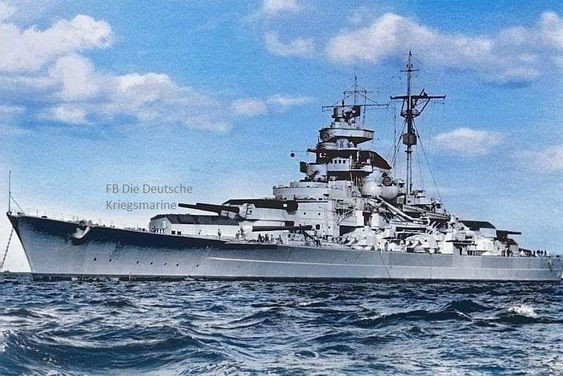  12. Tirpitz – Đức. Thời gian hoạt động: 1941–1944. Thành tích: Là chị em với Bismarck, Tirpitz được mệnh danh là "con quái vật phương Bắc", bị không quân Anh tiêu diệt vào năm 1944 sau nhiều nỗ lực tấn công kéo dài. Ảnh: Pinterest.