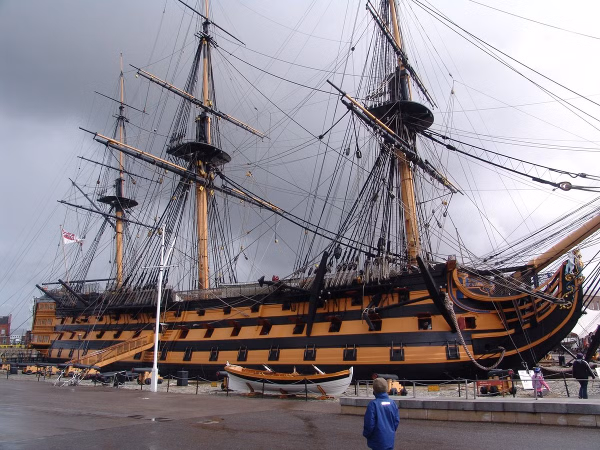  2. HMS Victory – Anh. Thời gian hoạt động: 1778 đến nay (bảo tồn). Thành tích: Tàu chiến nổi tiếng nhất trong trận Trafalgar (1805) dưới sự chỉ huy của Đô đốc Horatio Nelson, một trong những trận hải chiến quan trọng nhất trong lịch sử Anh Quốc. Ảnh: Pinterest.