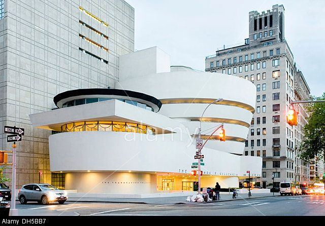  4. Bảo tàng Guggenheim (New York, Hoa Kỳ). Năm hoàn thành: 1959. Đặc điểm: Với thiết kế hình xoắn ốc độc đáo, bảo tàng Guggenheim ở New York đã làm thay đổi cách nhìn nhận về không gian triển lãm nghệ thuật. Ảnh: Pinterest.
