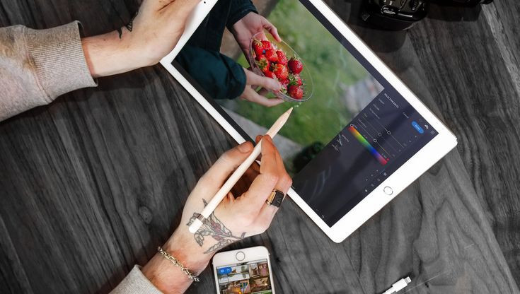  7. Tạo video và chỉnh sửa hình ảnh. iPad có thể được sử dụng để tạo video và chỉnh sửa hình ảnh với các ứng dụng như iMovie, LumaFusion và Adobe Lightroom. Ảnh: Pinterest.