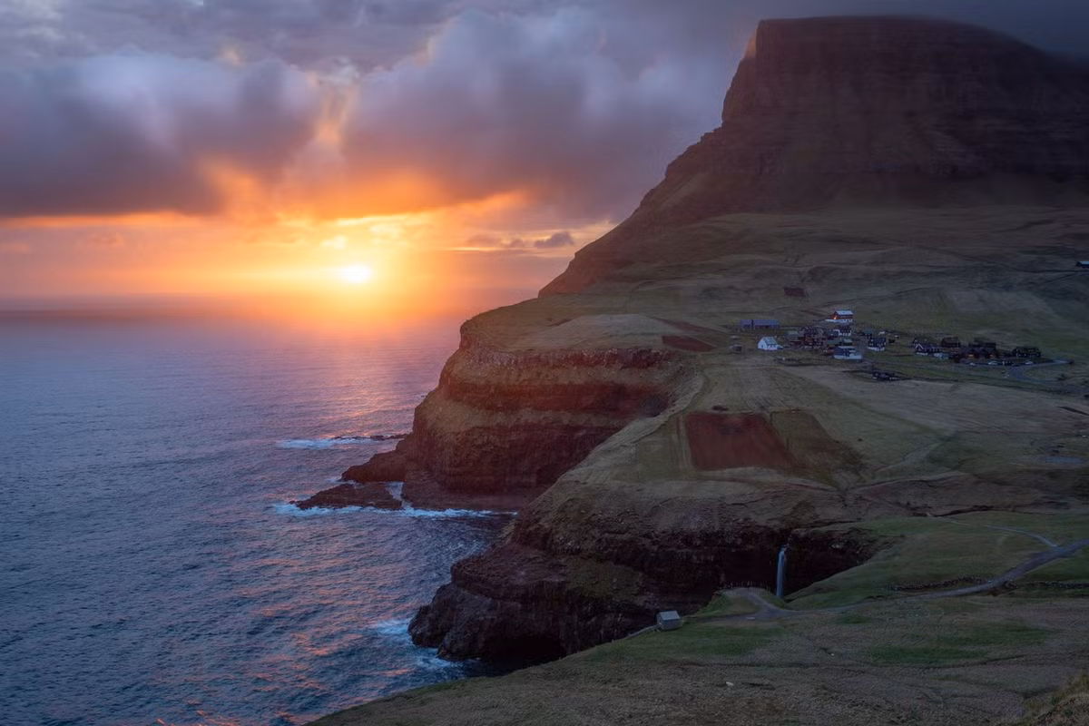 Một số hình ảnh khác về làng Gásadalur. Ảnh: Locationscout.