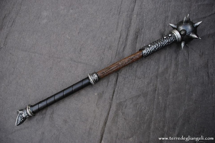  Morning Star (Chùy sao mai). Morning Star là một dạng chùy có đầu hình cầu với các gai nhọn. Khi vung, nó tạo ra lực sát thương rất lớn, có thể đâm xuyên qua giáp trụ của đối phương. Ảnh: Pinterest.