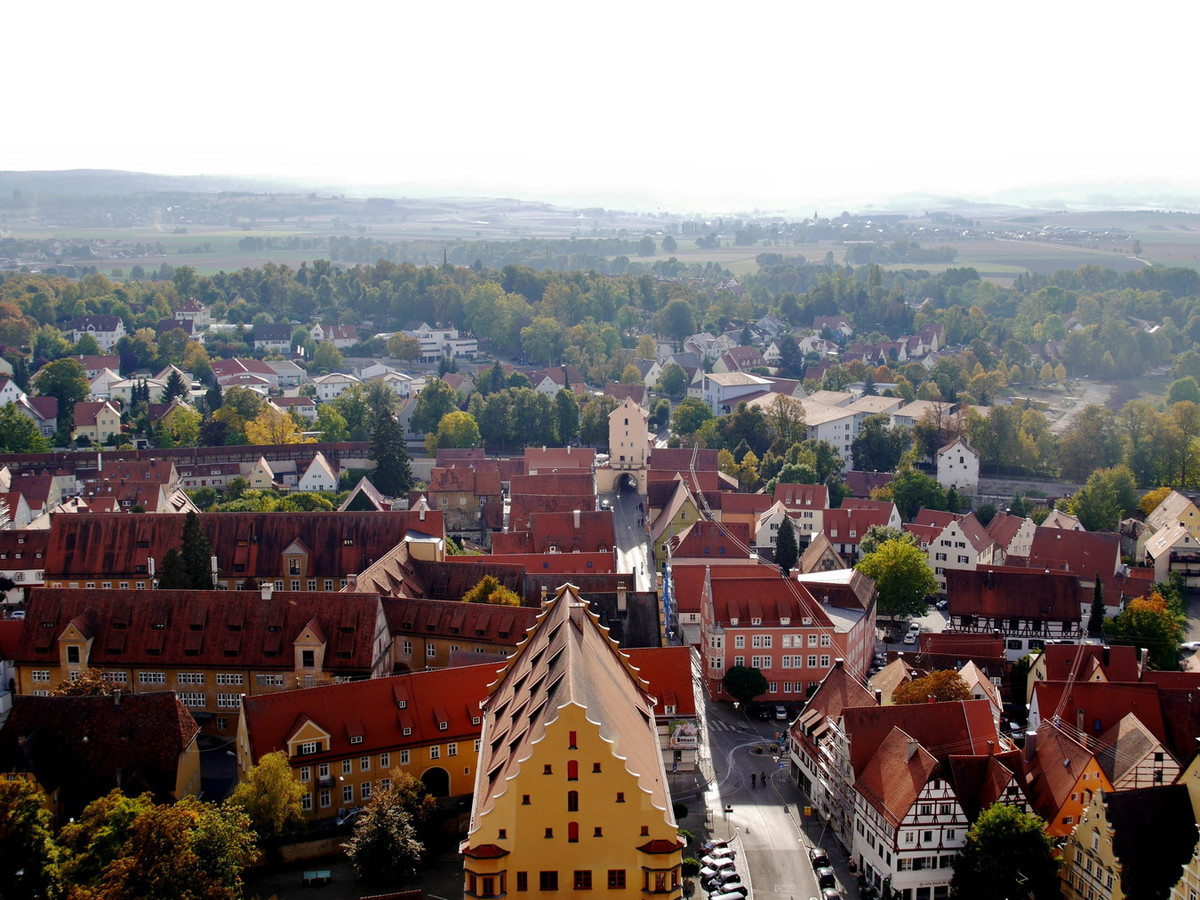 Bên cạnh câu chuyện gây sốc về thiên thạch, Nördlingen cũng là một thị trấn cổ nổi tiếng với những nét kiến trúc, văn hóa đặc sắc. Ảnh: Travel with Expedia Philippines.