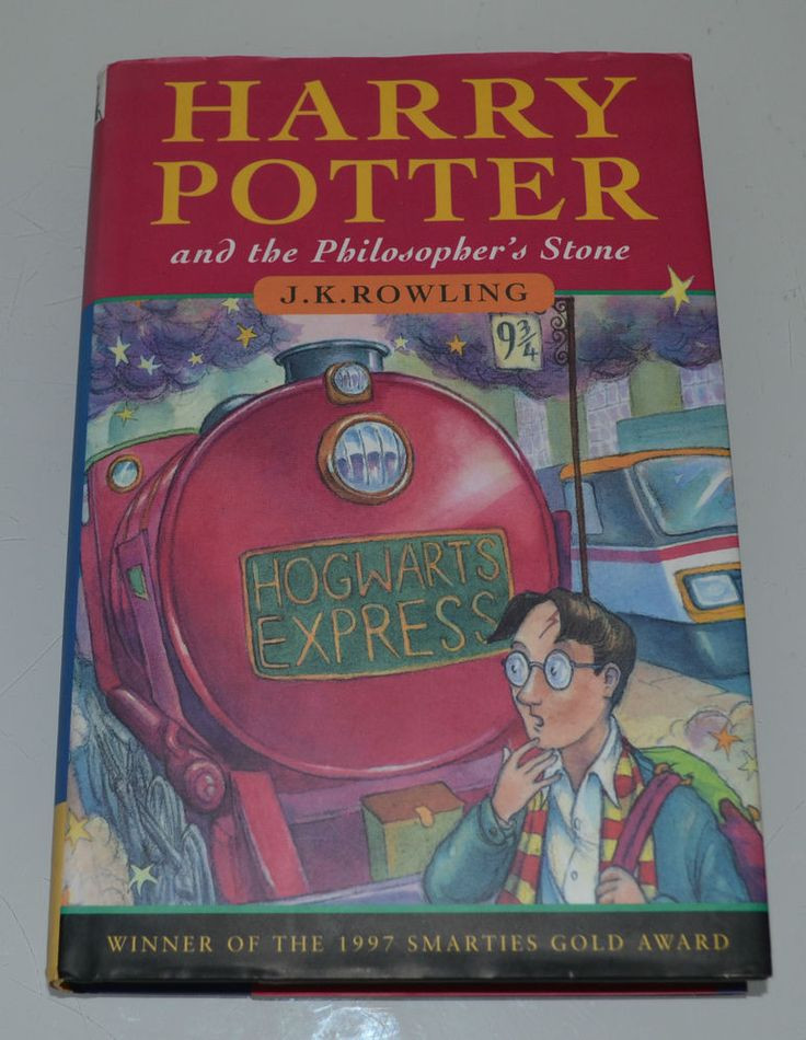  5. Ra mắt cuốn sách “Harry Potter và Hòn đá phù thủy” tại Mỹ (1998). Đúng ngày Halloween năm 1998, cuốn sách đầu tiên trong loạt tiểu thuyết “Harry Potter” được xuất bản tại Mỹ. Ảnh: Pinterest.